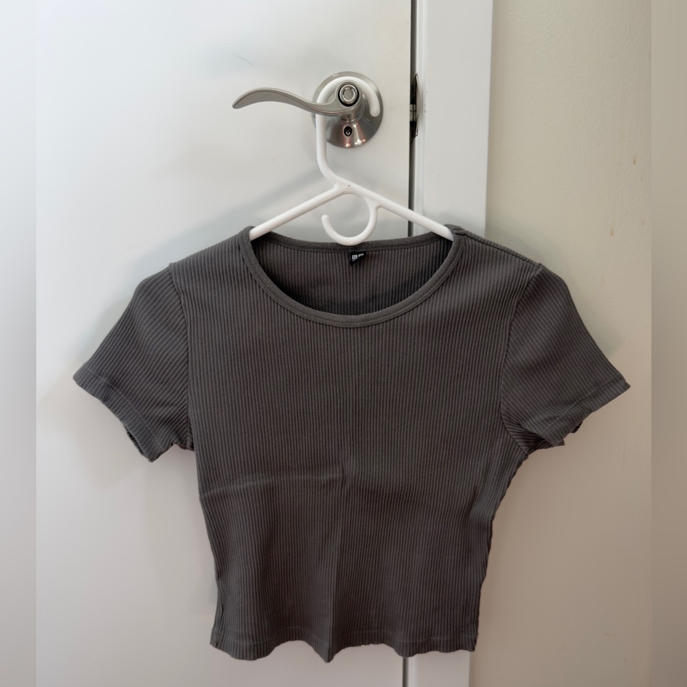 Uniqlo Ribbed Cropped Short Sleeve T-Shirt